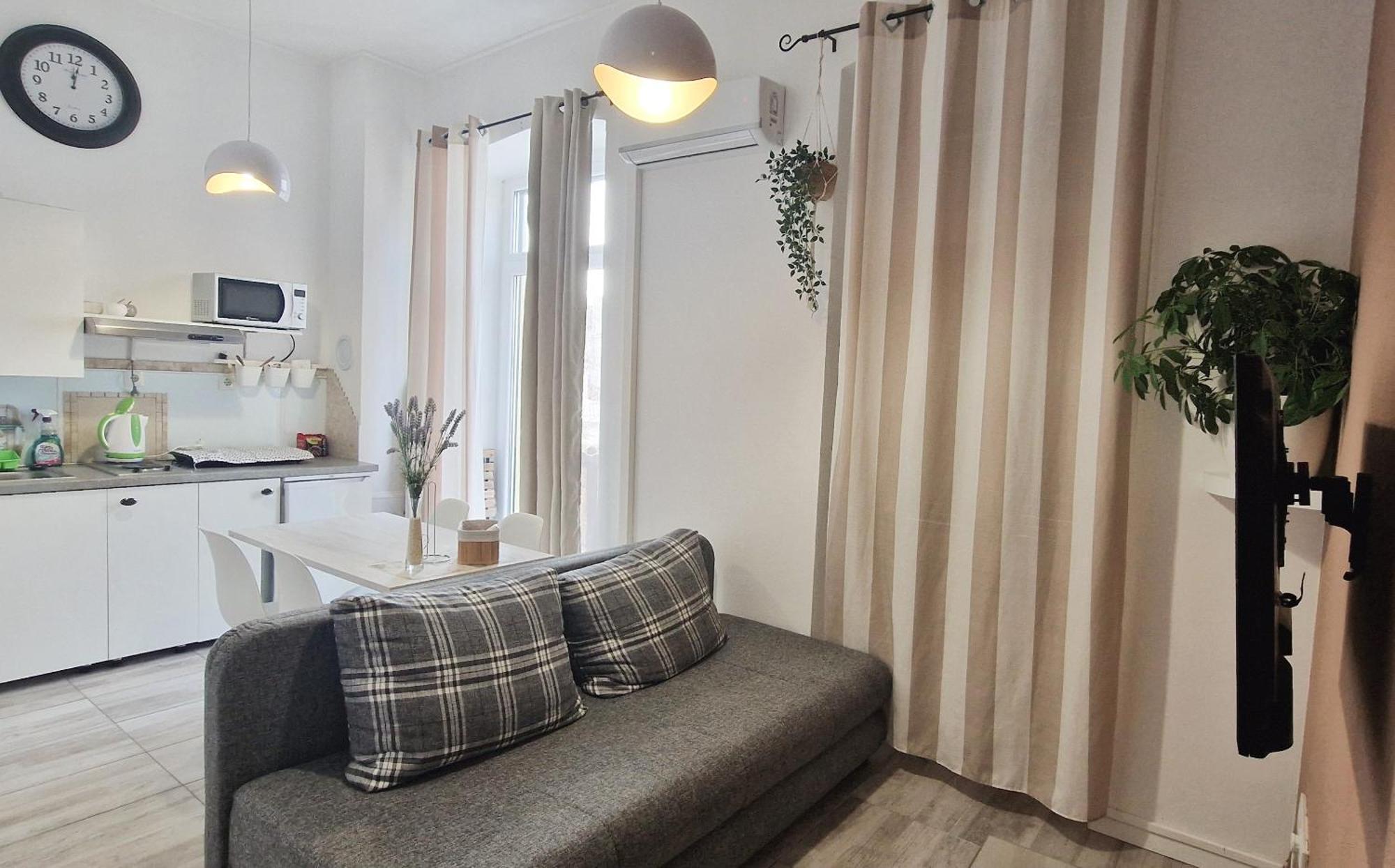 Apartment Megy With Balcony In City Center تْسْغيكفانِتْسا المظهر الخارجي الصورة